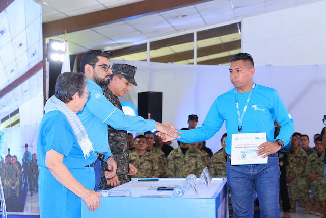 Graduación cuarta promoción escuela especializada DOM-