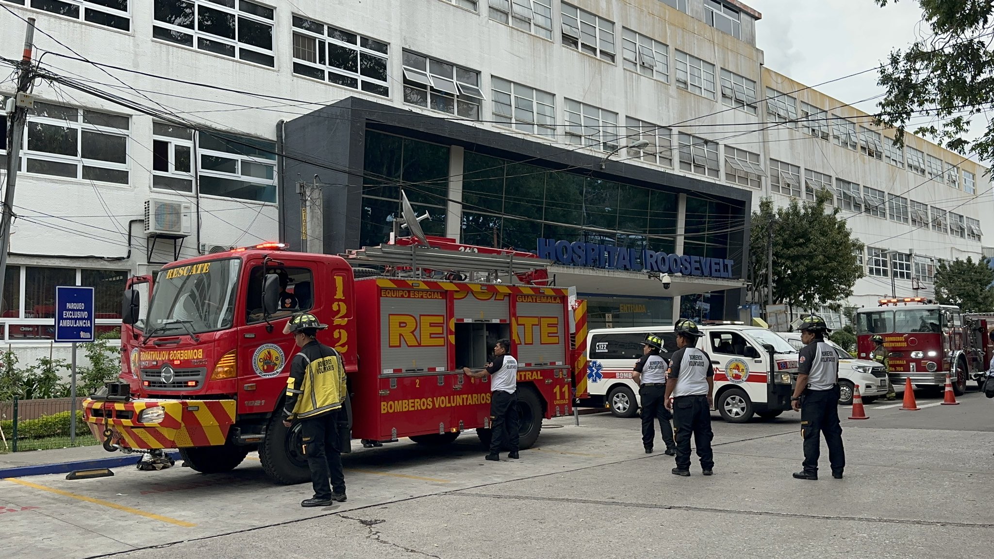 Evacuación hospital Roosevelt Guatemala amenaza de bomba 2