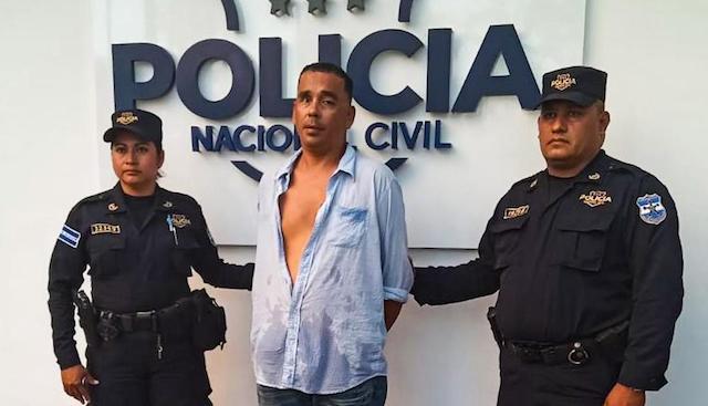 Víctor Alexander Fuentes Morales hizo señas de la MS-13
