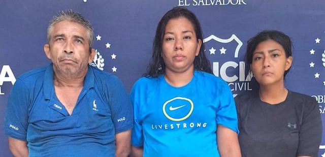 Bermude Velásquez, Morelia Granados Flores y Katherine Vanessa Rivera Somoza hurto en casas Santa Ana