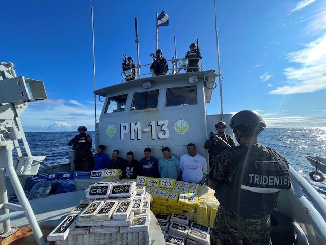 Incautación drogas Fuerza Naval 17-10-2024 2
