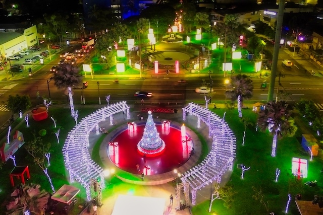 Encendido del Árbol Navideño Davivienda 2024 en los ex Redondeles de las Fuentes de Beethoven, en San Salvador, El Salvador, el 26 de noviembre de 2024
Foto Banco Davivienda/ Salvador Meléndez