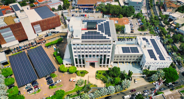 Fotografías aéreas de las instalaciones de Paneles Solares para generar energía fotovoltaica en Banco Davivienda Centro Financiero, San Salvador, El Salvador, el 29 de noviembre de 2024.
Foto Banco Davivienda Salvadoreño/ Salvador Melendez