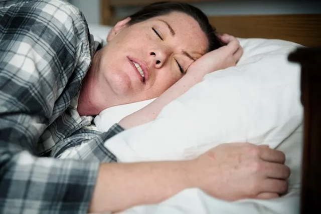 como-dormir-con-apnea copia