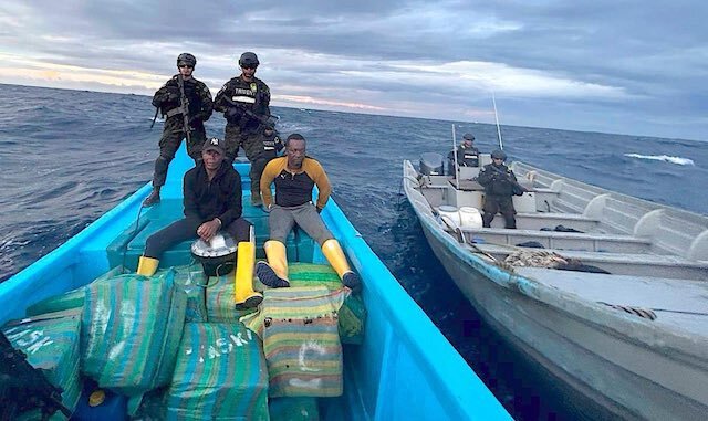 Operación 1 Enero 2025 Marina Nacional, 1,560 kilos de cocaína, dos ecuatorianos