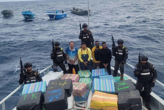 Operación 2, 1,560 kilos de cocaína, un ecuatoriano y un colombiano