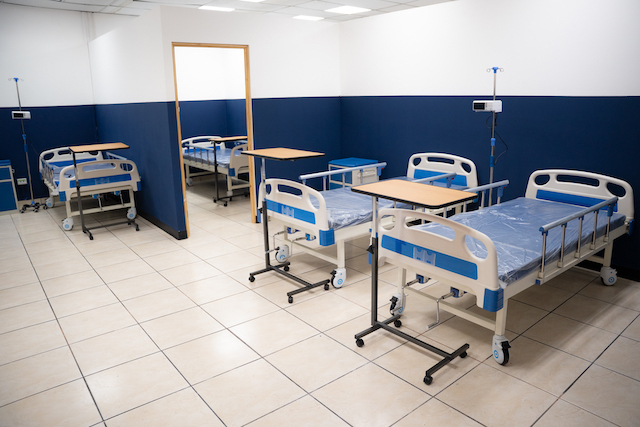 Sistema Fedecrédito dona suministros médicos y de enfermería hospitalaria al INABVE-2