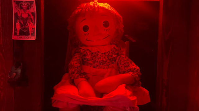 Annabelle muñeca Warren copia