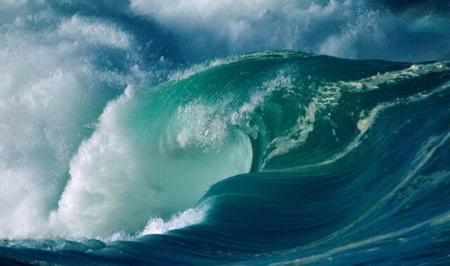 Winter-Surf-Oahu-Hawaii