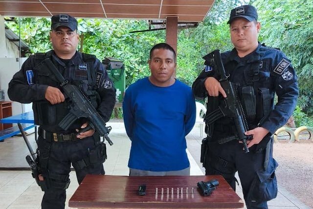 William Alfredo Raimundo Linares, de 33 años de edad, disparos y portación ilegal de arma de fuego