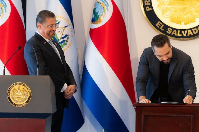 Nayib Bukele y Rodrigo Chaves, Escudo de las Américas