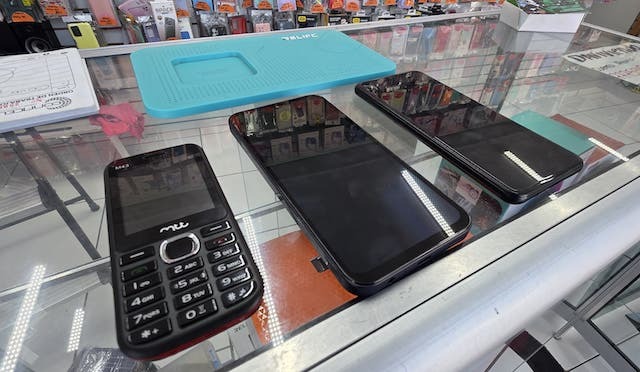 Allanamientos en negocios de reparación de celulares y dispositivos electrónicos