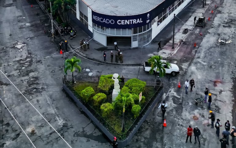 Desalojos de vendedores informales en el centro histórico de San Salvador Mercado Central